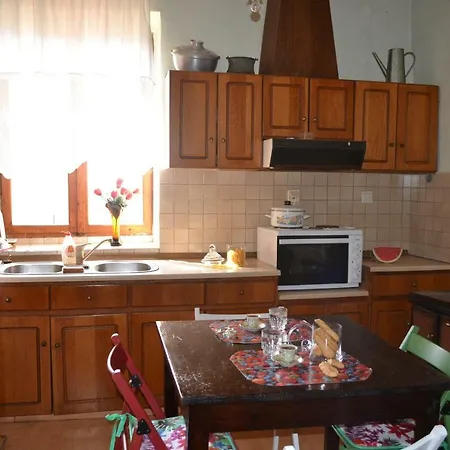 Stone House Лименария