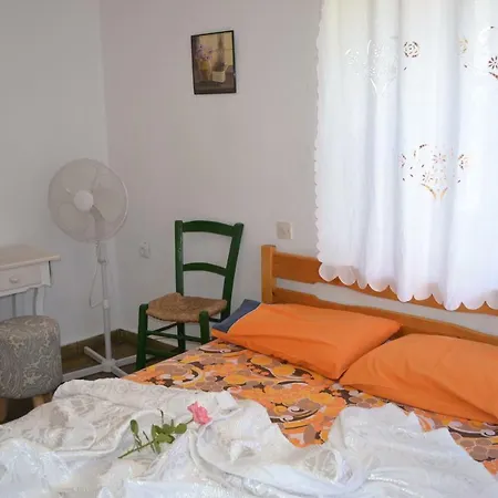 Stone House Лименария